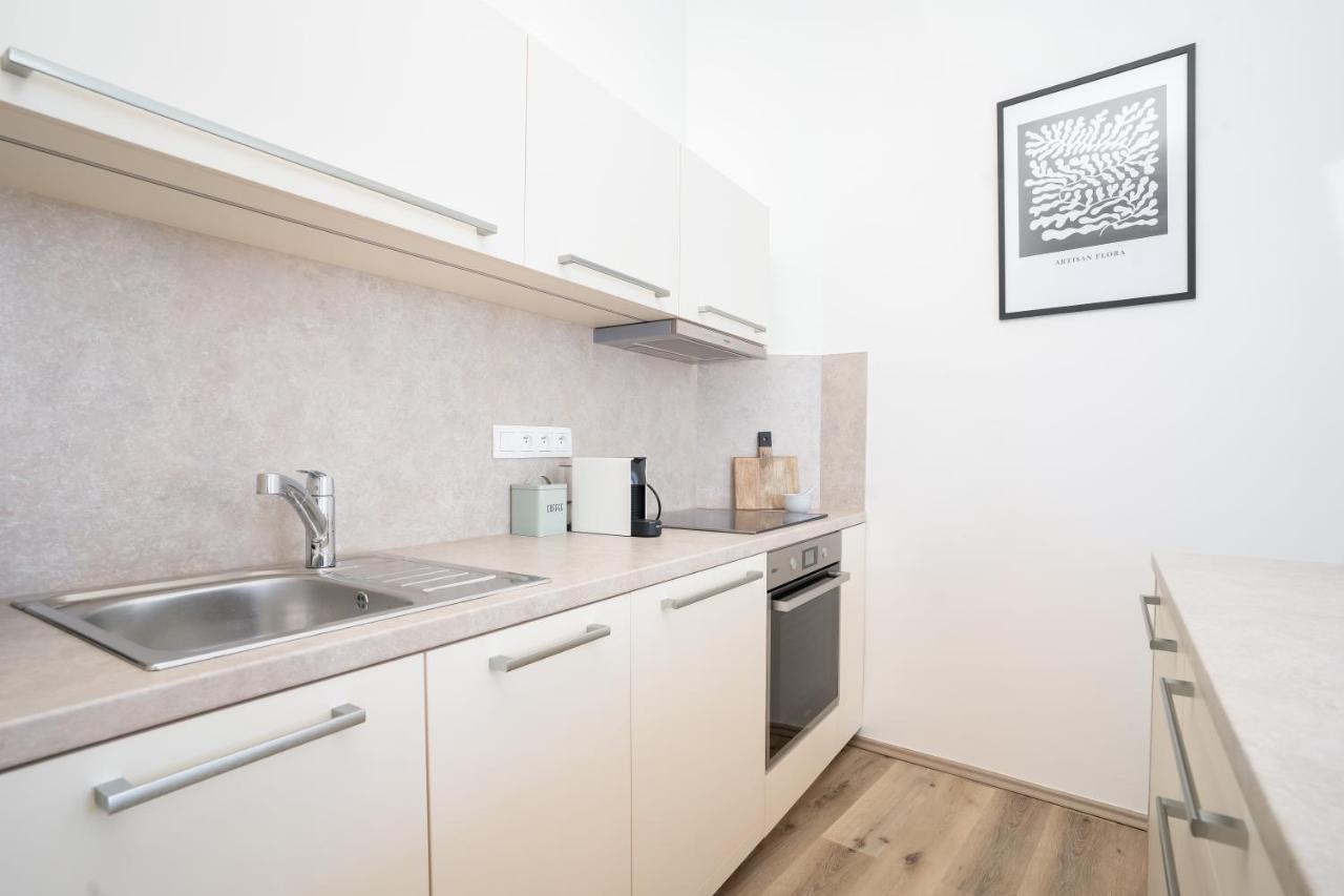Days - Bright - Old Town Apartment Prag